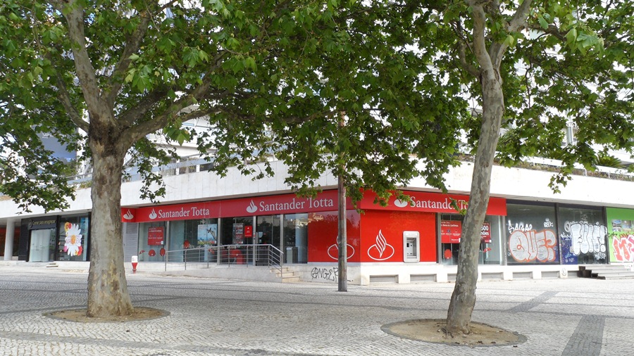 Agência do Banco Santander Totta nas Amoreiras em Lisboa