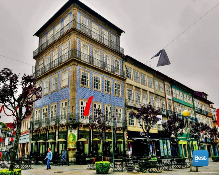 Largo do Barão de São Martinho em Braga onde se encontra o Banco Best