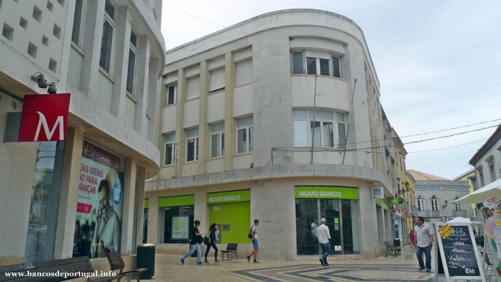 Agência Novo Banco na baixa de Faro