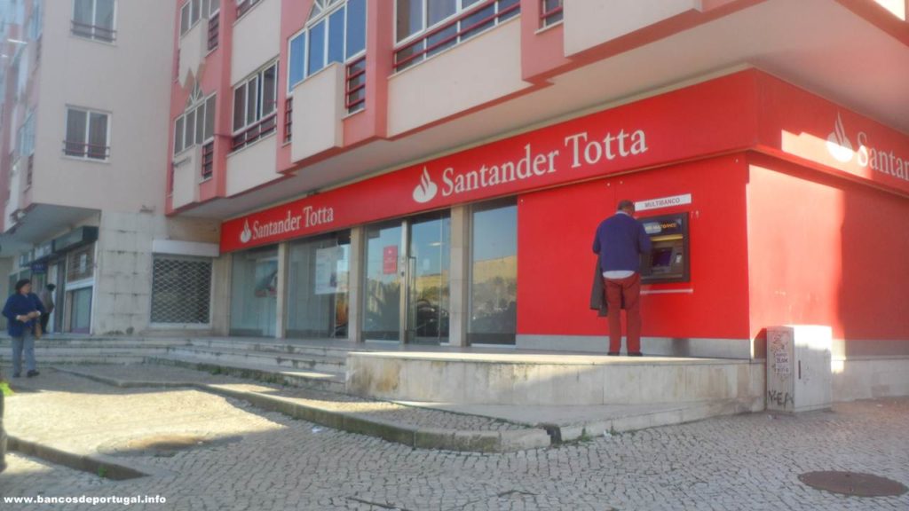 Banco Santander Totta na Costa da Caparica (Concelho de Almada)
