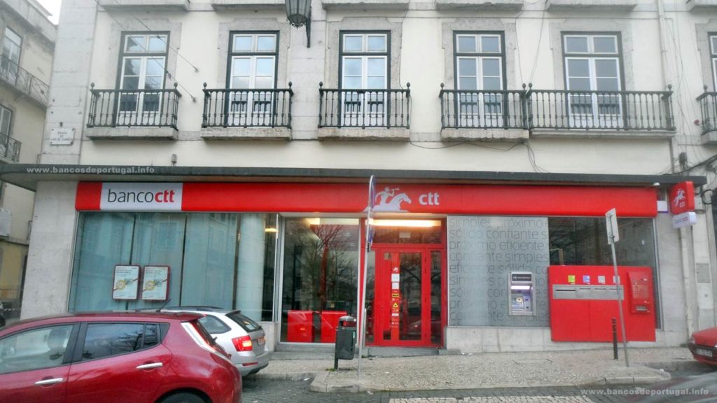 Banco CTT na praça Luís de Camões no Chiado em Lisboa