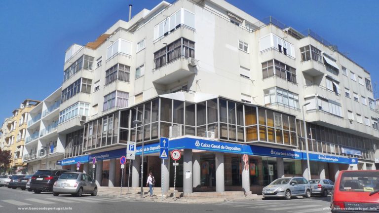 Balcão do Banco CGD em Algés na Av. Combatentes da Grande Guerra