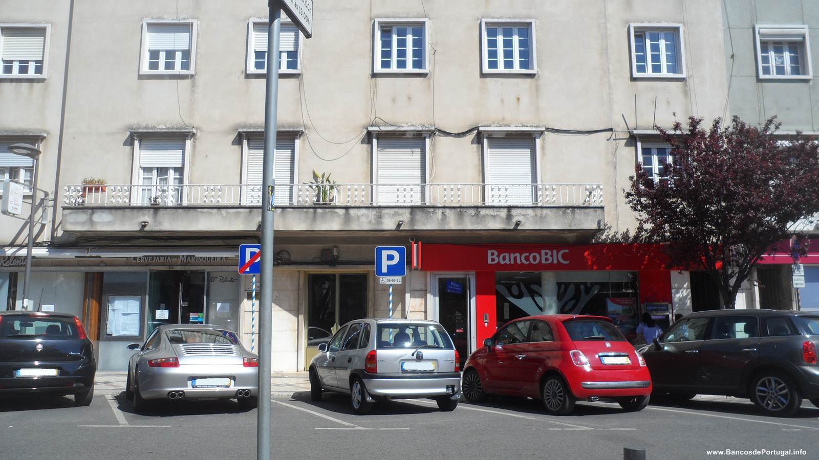 Balcão Banco BIC em Algés no 10A da Av. Combatentes da Grande Guerra