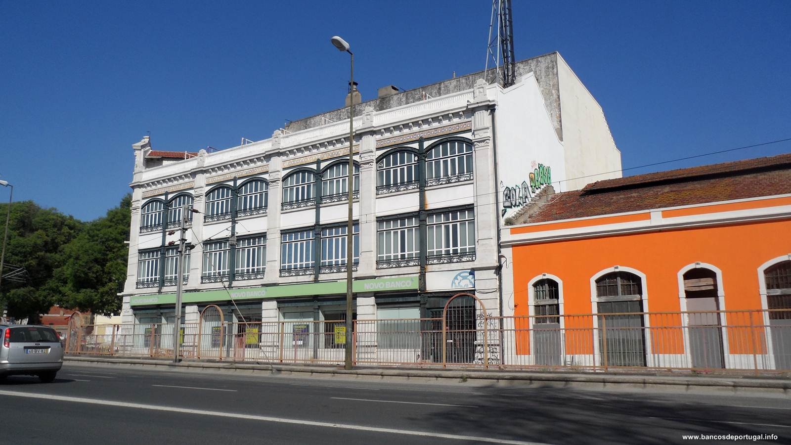 Agência do Novo Banco em Alcântara (Lisboa) na rua Prior do Crato