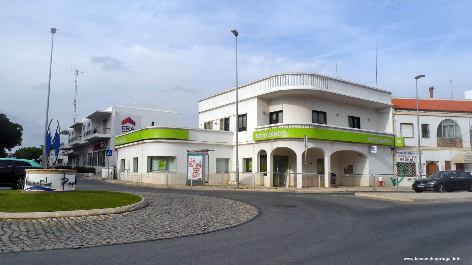 Novo Banco na Praça Sá Carneiro 9 em Almancil no concelho de Loulé