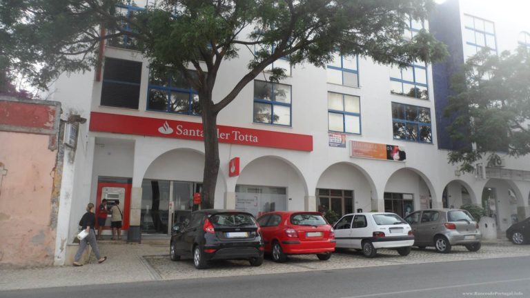Banco Santander Totta na Av. 5 de Outubro 101 8135-100 Almancil