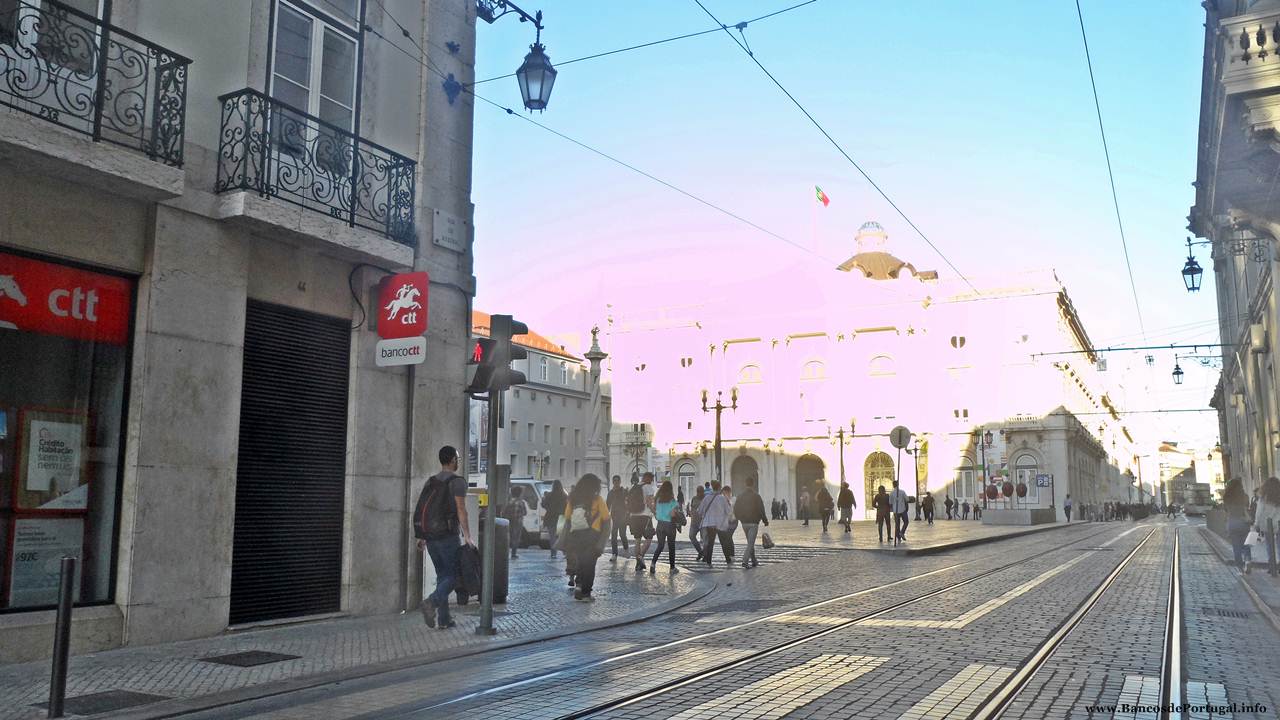 Balcão do Banco CTT na Praça do Município em Lisboa