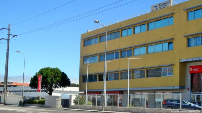 Banco Santander Totta na Av. da Republica em Alcoitão (Cascais)