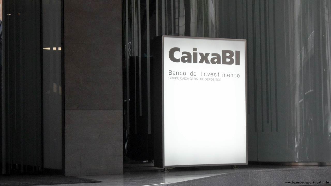 Sinalização da CaixaBI do grupo Caixa Geral de Depósitos em Portugal