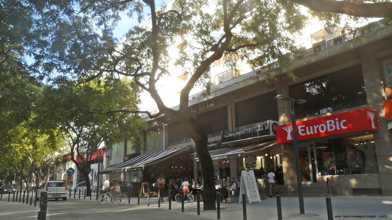 Balcão do banco EuroBic junto ao Fonte Nova em Benfica (Lisboa)