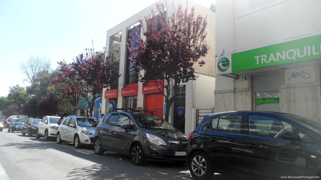 Balcão do Banco Santander Totta em Algés