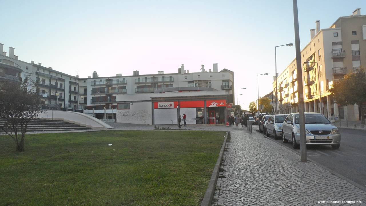 Banco CTT na Praça Lopes Graça no Laranjeiro (Almada)