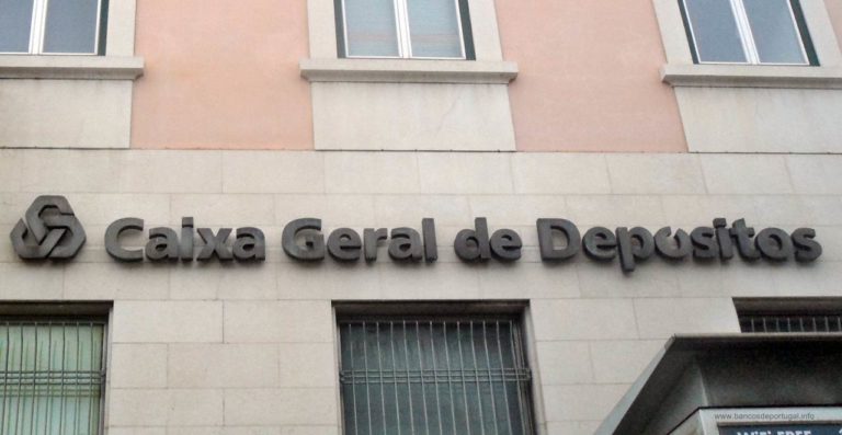Logo da CGD no balcão de Castelo Branco no Alentejo