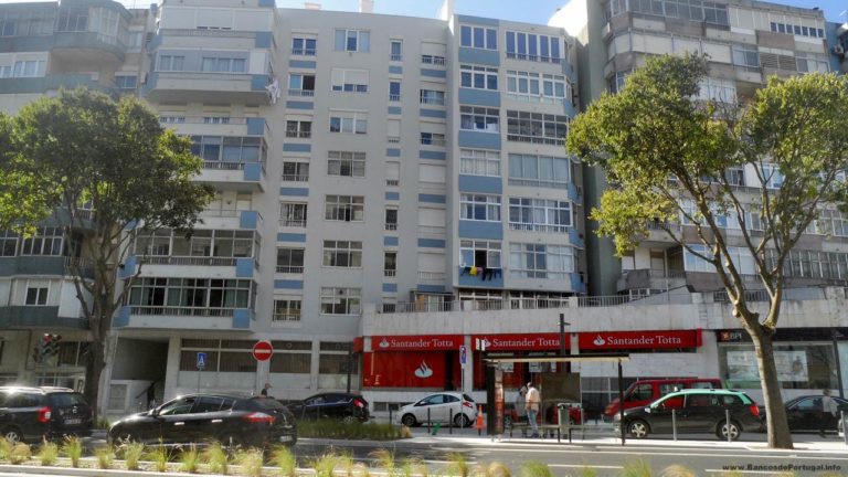 Balcão do Banco Santander Portugal Lumiar Largo em Lisboa