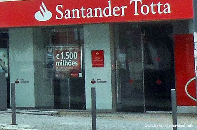 Entrada do Santander Totta Odivelas Rotunda