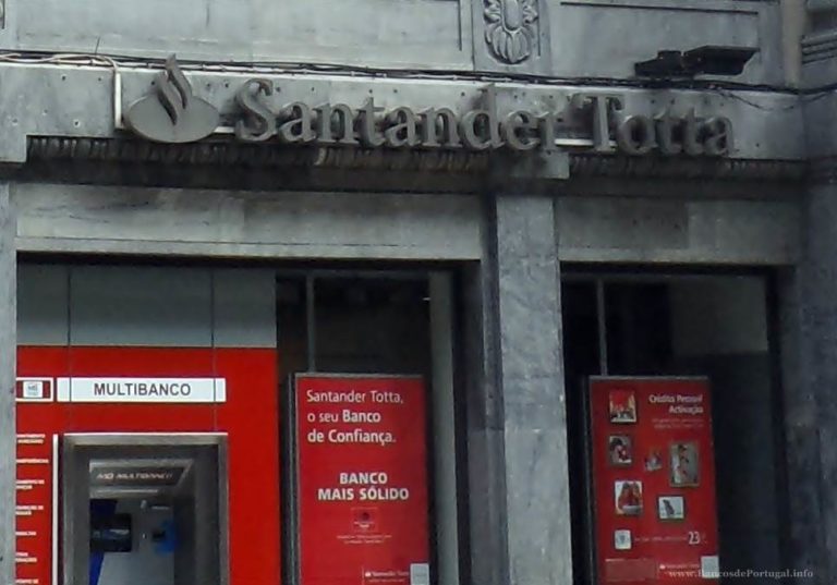 Balcão do banco Santander na cidade da Horta no Faial