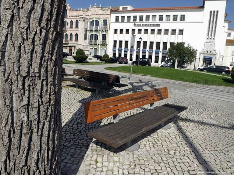 Balcão da CGD no Largo Luís de Camões na Figueira da Foz