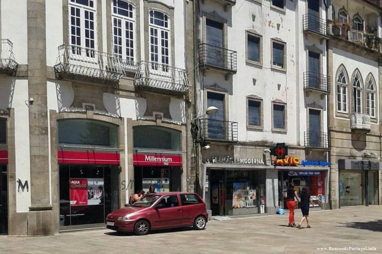 Banco Millennium Bcp no Largo da Porta Nova em Barcelos