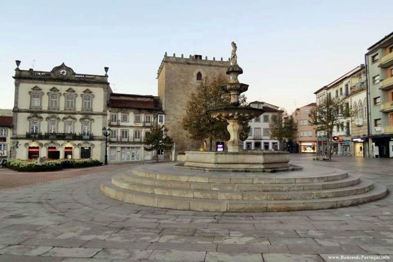 Banco Santander no Largo Porta Nova em Barcelos