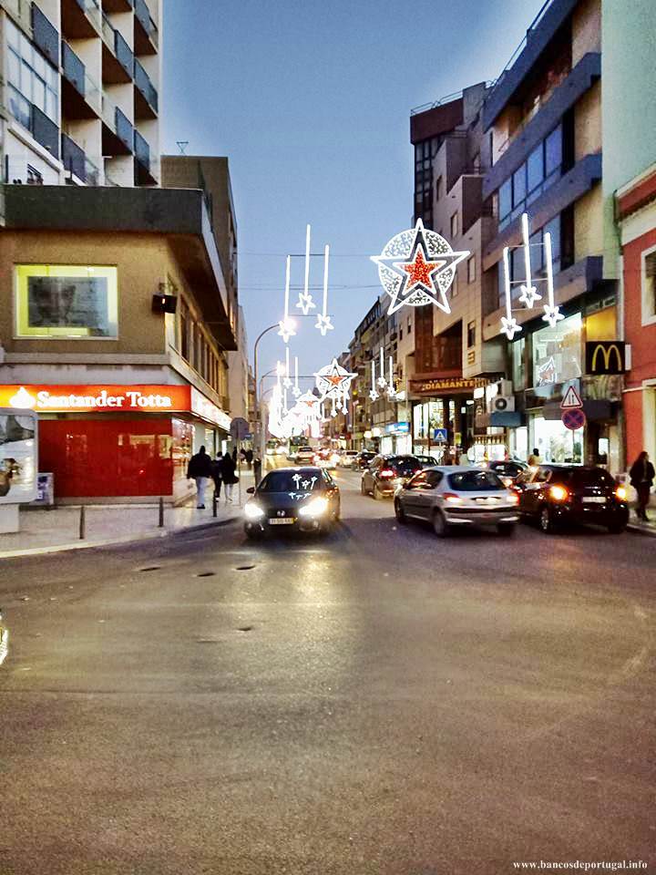 Banco Santander na Av. Alfredo da Silva no Barreiro