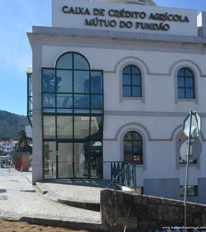 Crédito Agrícola na Rua 3 Lagares no Fundão