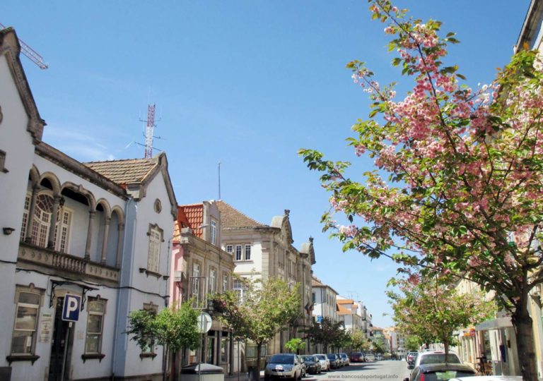 Avenida Alberto Sampaio em Viseu onde se encontra a agência ABANCA