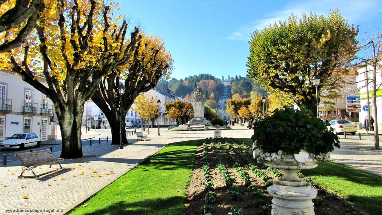 Banco Millennium Bcp na Avenida Visconde Guedes Teixeira em Lamego