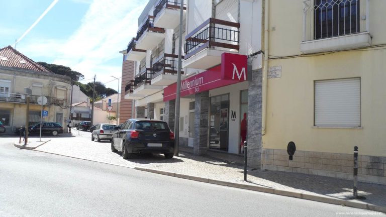 Banco Millennium Bcp no Largo Capitães de Abril em Santana