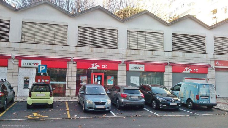 Banco CTT na Avenida Luís de Camões em Queluz