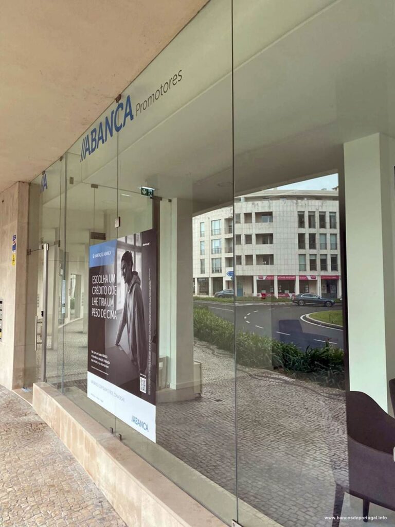 Banco Abanca na Av. do Mar na Póvoa do Varzim