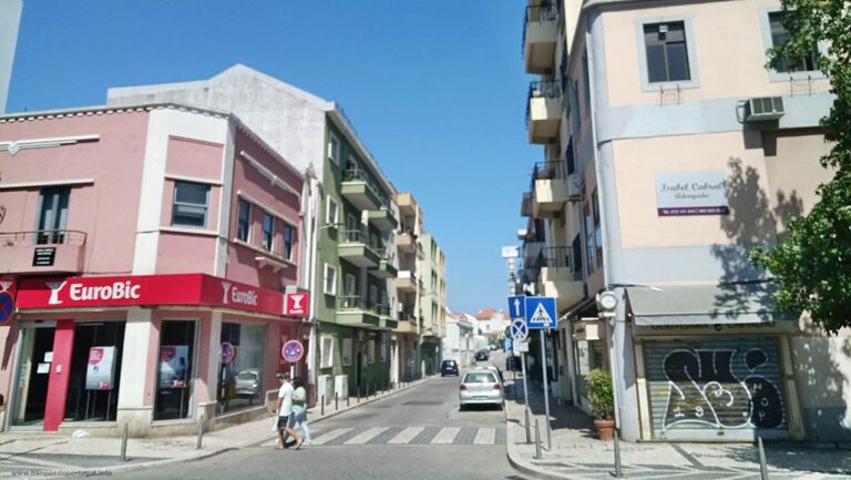 Banco EuroBic na Av. Alfredo da Silva no Barreiro