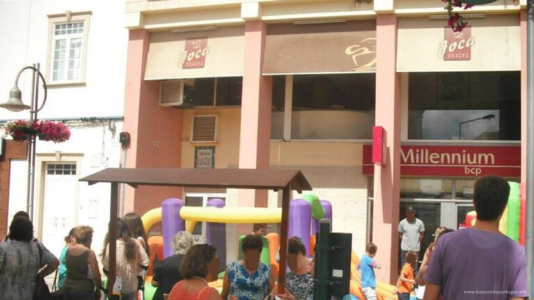 Banco Millennium Bcp na Rua 25 de Abril em Lagoa no Algarve