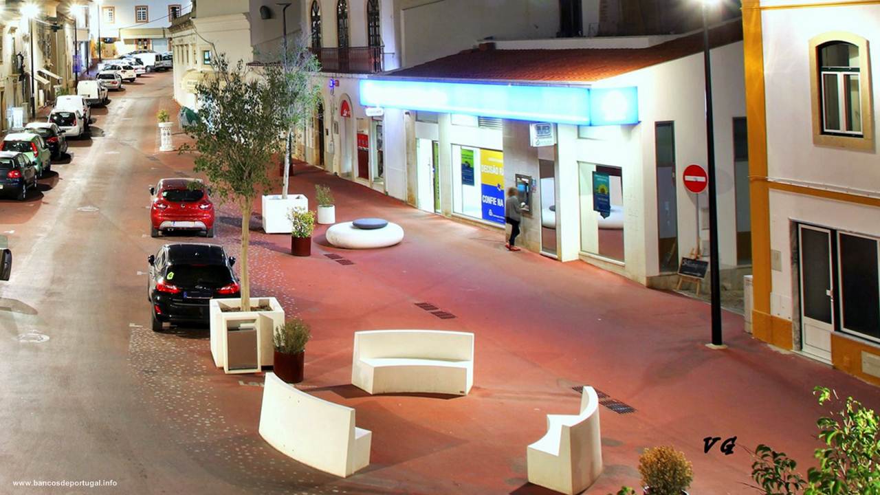 Caixa Geral de Depósitos na Rua Coronel Figueiredo em Lagoa no Algarve